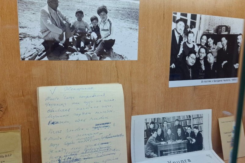 В Улан-Удэ открылась выставка вещей автора гимна Бурятии Национальная библиотека Республики Бурятия