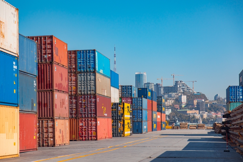 Контейнеры в тыловой части Илья Аверьянов, ИА PrimaMedia