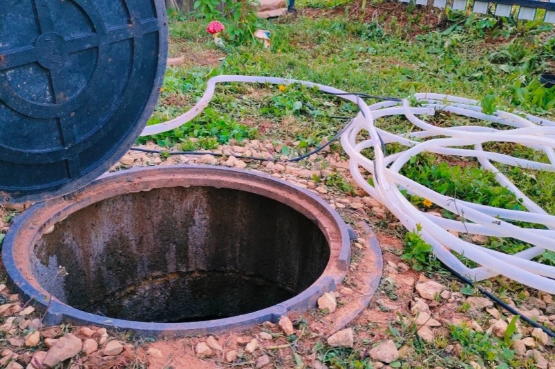 Заливаю пачку продукта из кухни - и выгребная яма чище, чем операционная: без всякой химии и откачки фото автора