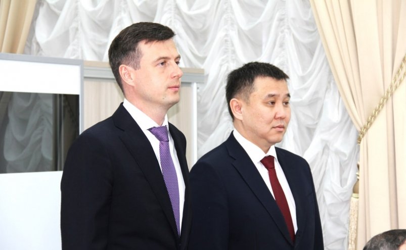 Ганчар и Батомункуев пресс-службы парламента