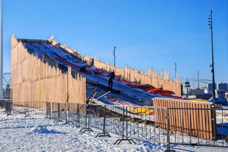 В Благовещенске завершен монтаж одной из крупнейших на Дальнем Востоке тюбинговых горок Юлия Ожегова, ИА PriamurMedia