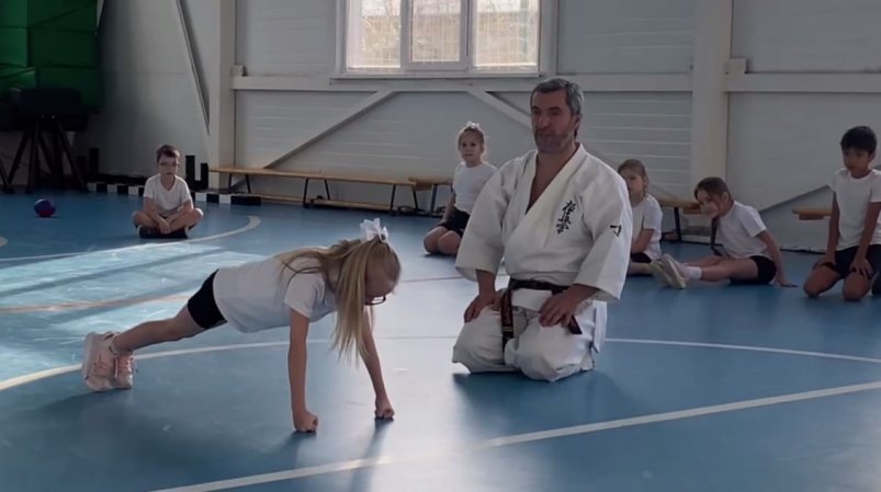 Тренировка скриншнот из видео тг-канала (18+) Гэсэра Раднаева