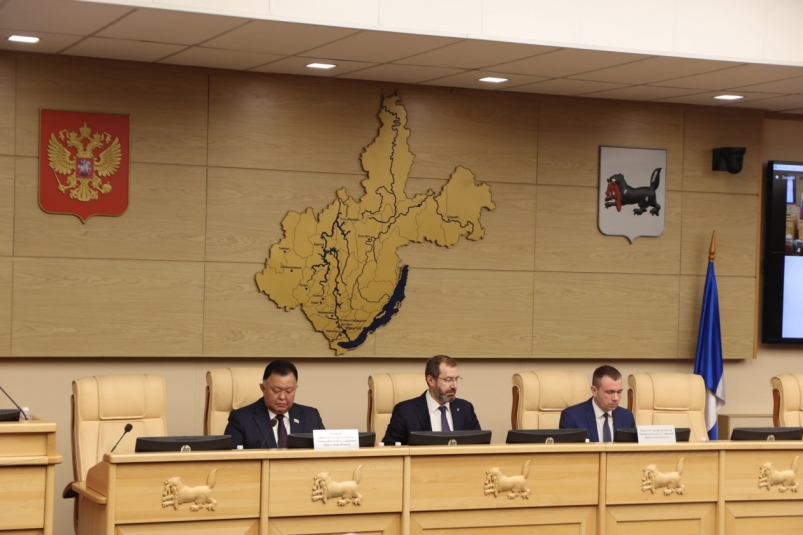 Лидеры фракций Заксобрания Приангарья высказались о принятии проекта бюджета на 2026 год Даниил Почекунин, ИА IrkutskMedia