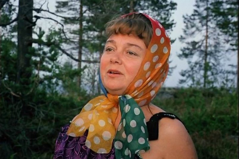 Тематическое фото Кадр из фильма "Любовь и голуби" (12+)