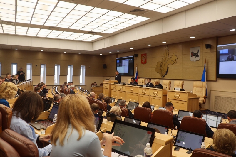 Фракция "Единой России" проголосовала консолидированно за бюджет Иркутской области Юлия Ушакова, ИА IrkutskMedia