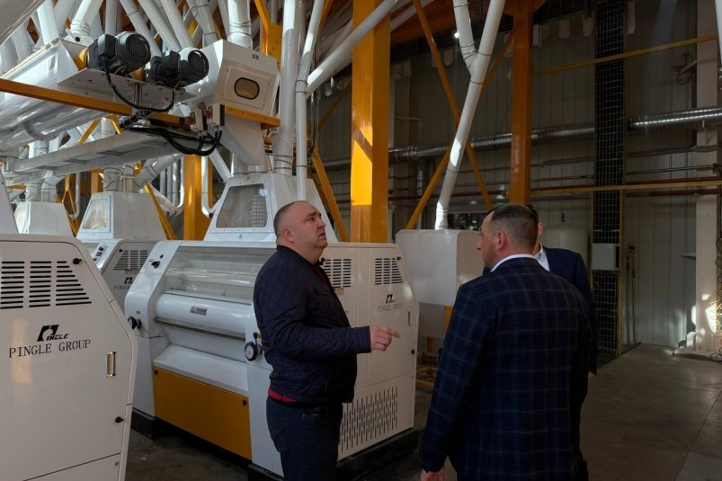 Министр сельского хозяйства РК Денис Кратюк инспектирует производство Соцсети минсельхоза РК