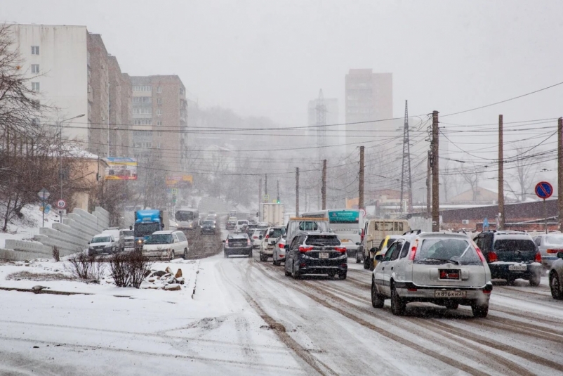 Иркутск замер в пробках из-за снегопада 27 ноября ИА PrimaMedia