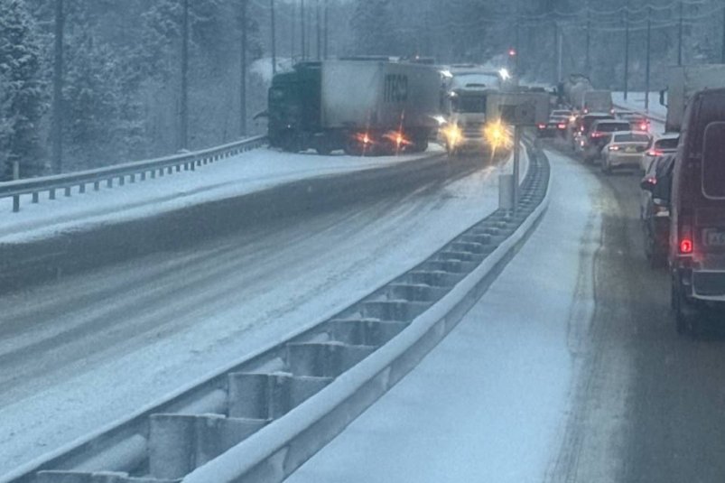 Два большегруза столкнулись на трассе под Мегетом Ангарского района ДТП 38RUS (18+)
