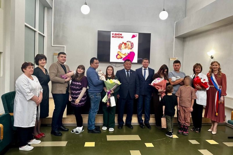 В Иркутске состоялась торжественная выписка новорожденных в честь Дня матери Пресс-служба правительства Иркутской области