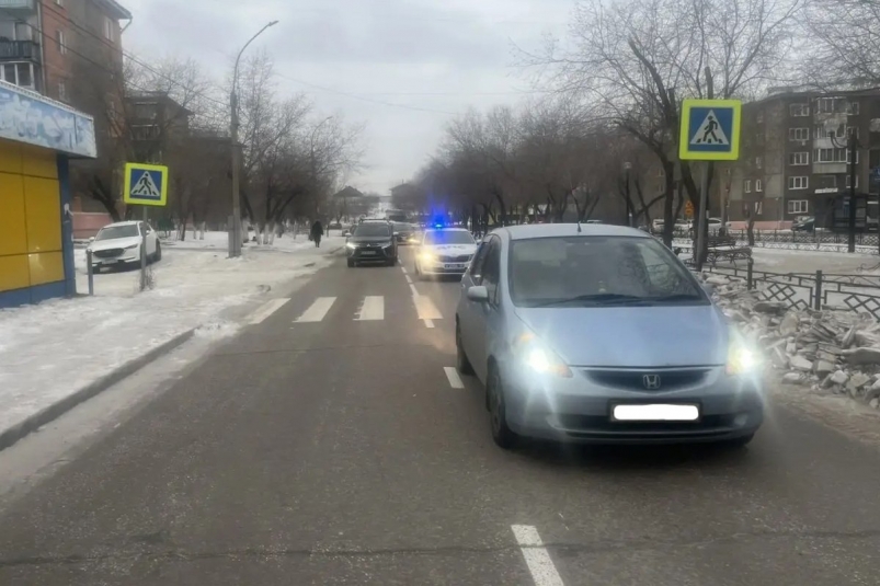 В Улан-Удэ автомобиль сбил школьника на пешеходном переходе ГИБДД по Бурятии