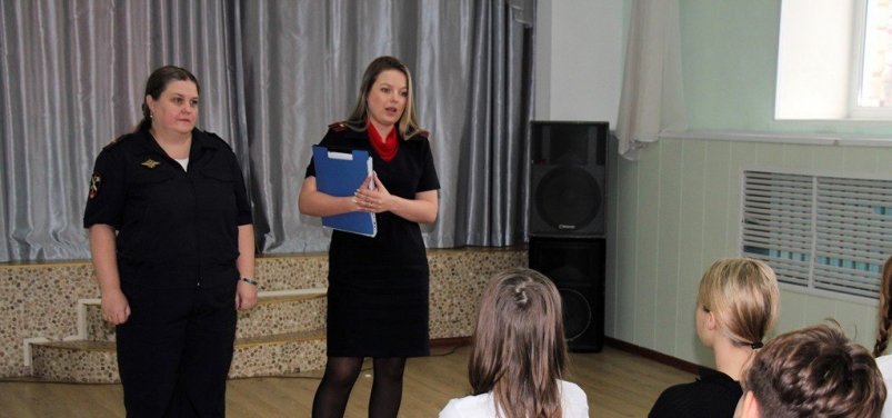 Транспортные полицейские Уссурийска провели беседы в учащимися г-канал (12+) транспортной полиции Приморскогог края