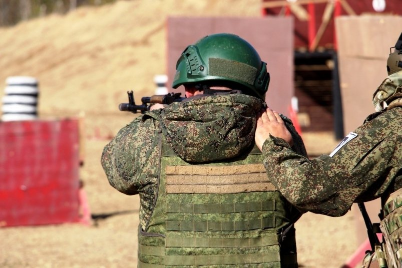 Сахалинские военнослужащие тренируются штурмовать позиции противника пресс-служба Восточного военного округа