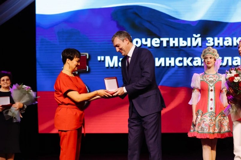 Губернатор Орлов вручил почетный знак пятерым амурчанкам пресс-служба правительства Амурской области