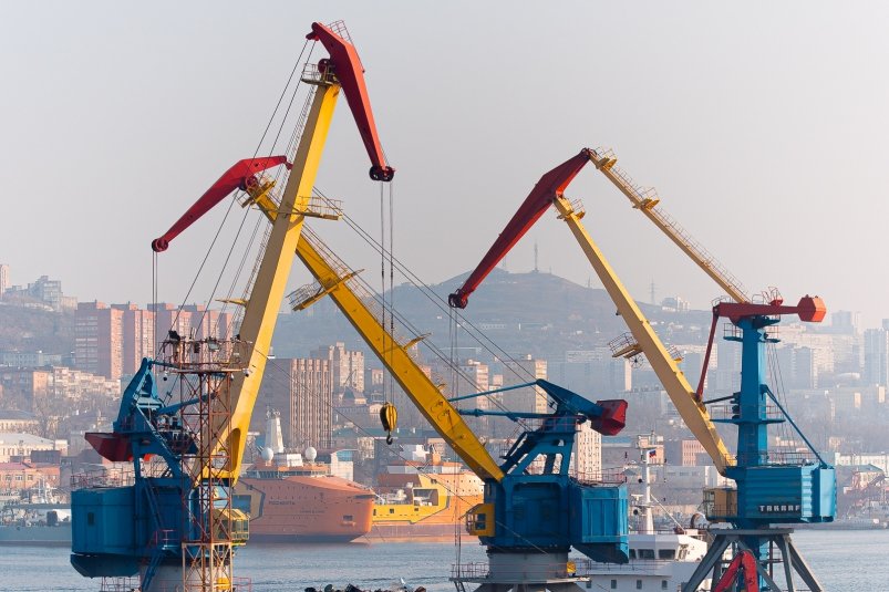 Кран в порту Илья Аверьянов, ИА PrimaMedia.ru