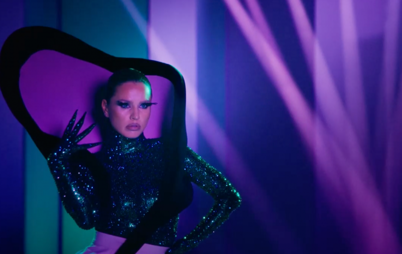 Прохор Шаляпин и Zivert снялись в музыкальном фильме "Хозяйка Нейросети" кадр из фильма (18+)