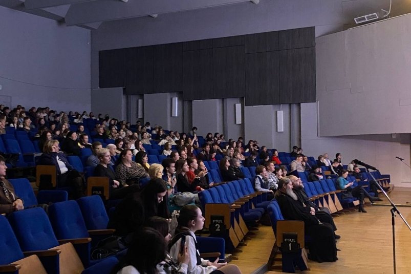 Сессия "Семья - основа русского мира" (6+) Мария Жижина, ИА ChitaMedia