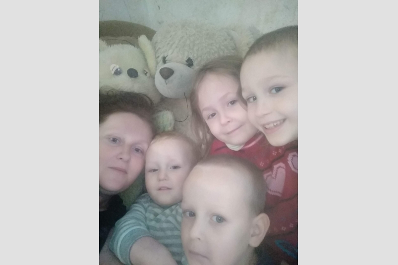 Многодетная мама Татьяна Иваненко. На этом фото еще не все ее дети. Вообще, у нее шестеро ребятишек. Семейный архив