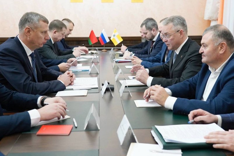 Губернатор Владимир Владимиров и глава администрации президента Беларуси Дмитрий Крутой обсудили развитие суперинтенсивных садов Правительство Ставрополья