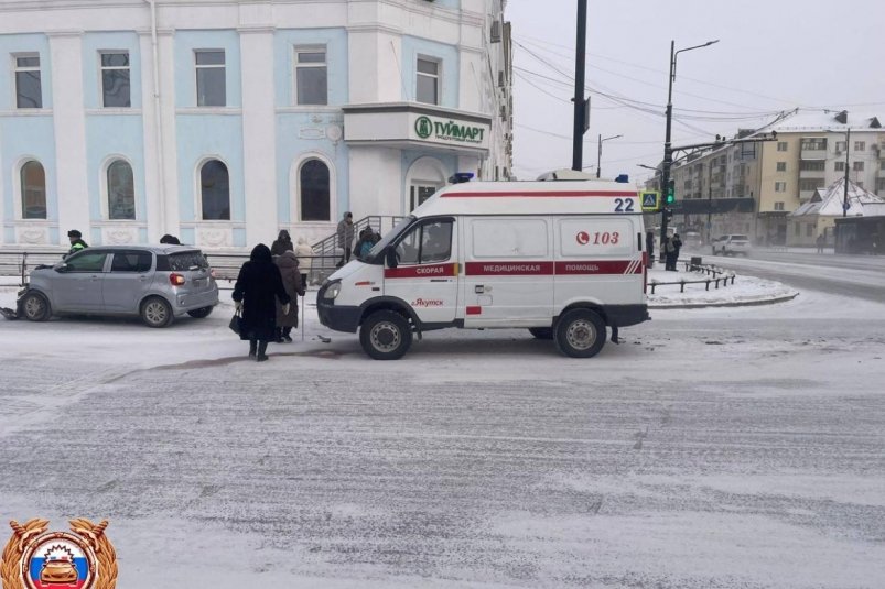 Житель Якутска устроил ДТП, не уступив преимущество скорой помощи Госавтоинспекция