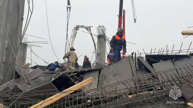 Обрушение ангара в Южно-Сахалинске пресс-служба МЧС России