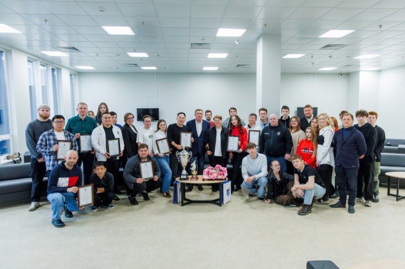Награждение представителей островного движения КВН пресс-служба правительства Сахалинской области