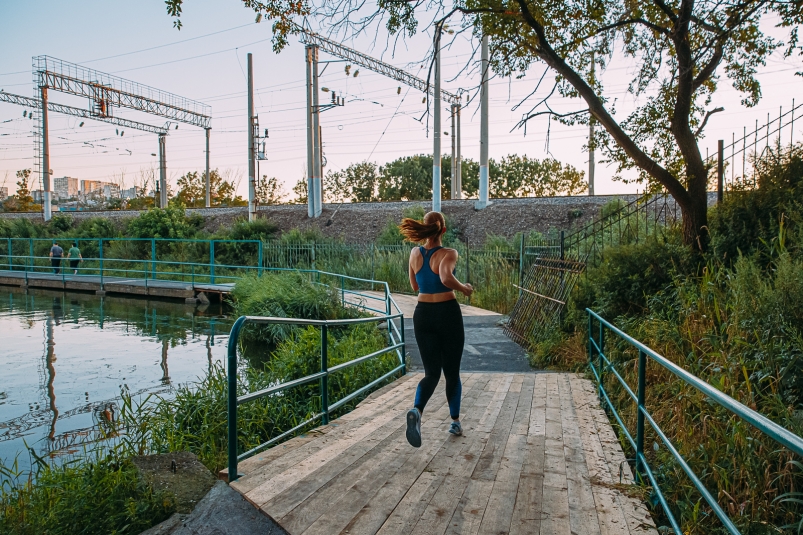 бег, озеро чан, спорт, тренировка, пробежка Мария Смитюк, ИА PrimaMedia