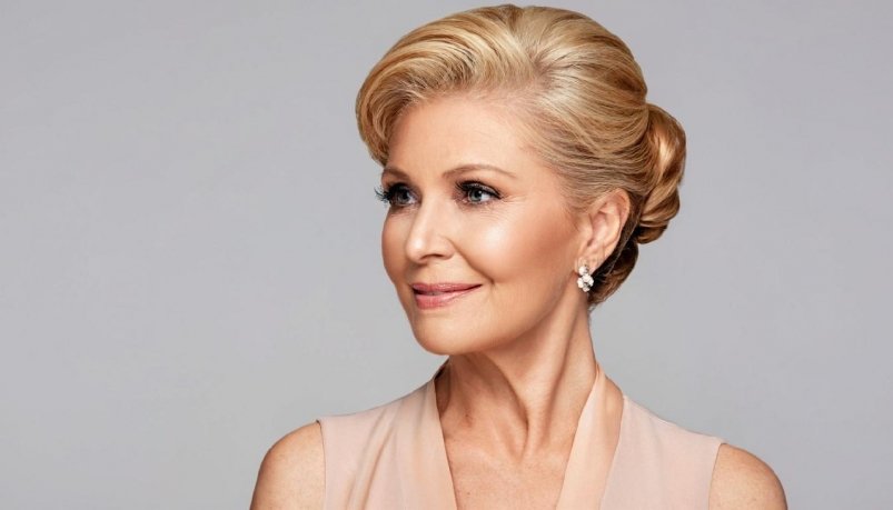 Делаю это незаметно везде - и лицо свежее и подтянутое: хоть в магазине, хоть на работе ИИ "Кандинский" (18+)