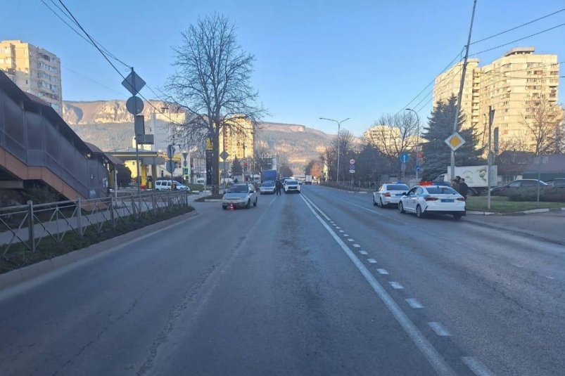 Бежавших через дорогу детей сбила машина в Кисловодске Госавтоинспекция Ставрополья