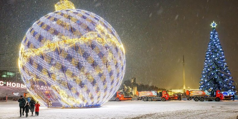 Москва готовится к Новому году: на Поклонной горе появился елочный шар пресс-служба комплекса городского хозяйства Москвы