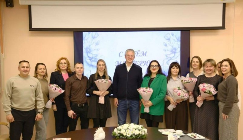 Владимир Солодов и многодетные матери Правительство Камчатского края