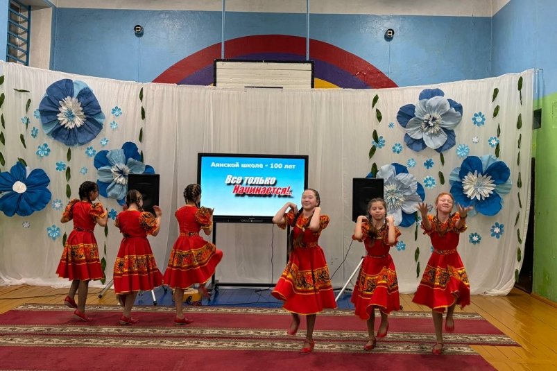 Вековой юбилей отметила школа в селе Аян Хабаровского края ТГ главы Аяно-Майского района Сергея Альбертовского