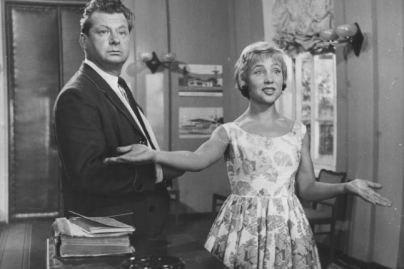 Фильм Кадр из фильма "Королева бензоколонки" (6+)