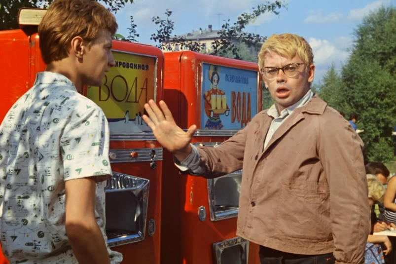 "Волгу" за роль: какие актеры в СССР зарабатывали целое состояние за один фильм кадр из фильмы "Операция "Ы" или другие приключения Шурика"(6+)