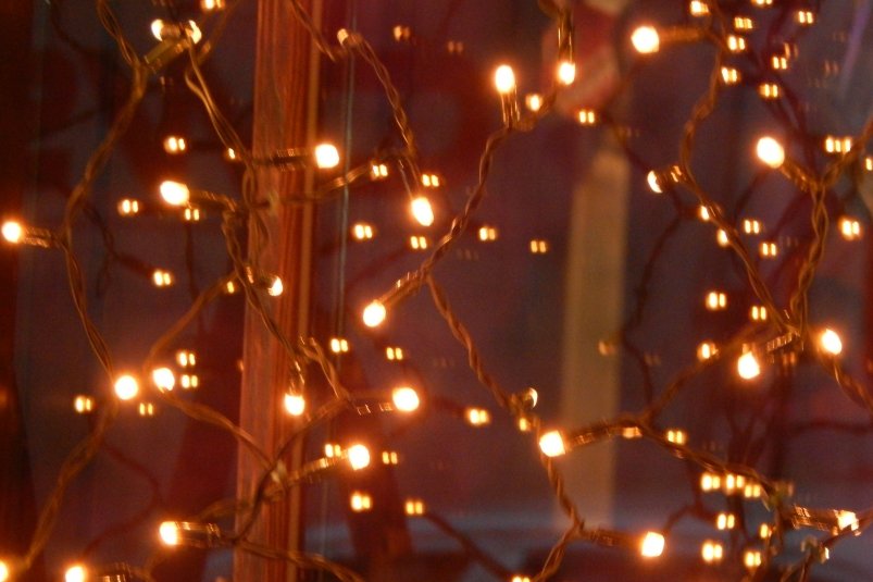 Кто украсит окно к Новому году - ждите штраф 15 000 рублей pxhere.com