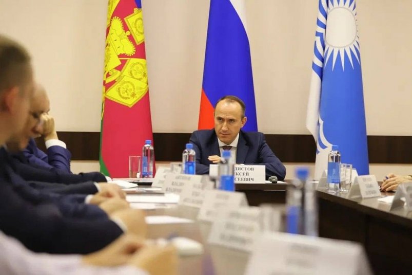 Геленджик отменяет массовые новогодние гуляния из-за СВО Глава города Алексей Богодистов