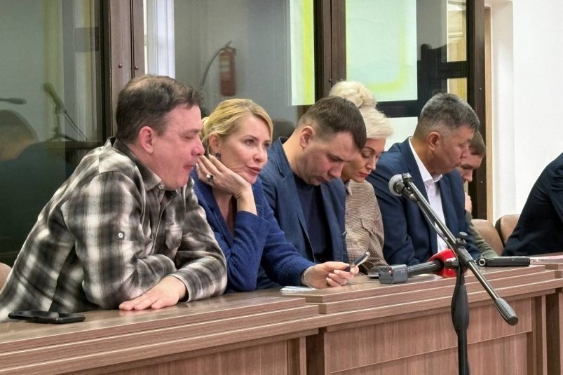 Подсудимые и адвокаты в ожидании приговора Яны Ивановой, ИА ChitaMedia