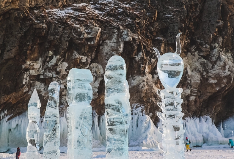 Столбы изо льда на Ольхоне Юлия Ушакова, ИА IrkutskMedia