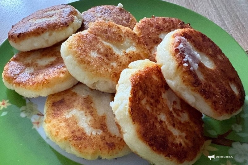 Сырники пышные как панкейки: только желток и 100 г муки - стрескают, пока кипит чайник ИА StolicaMedia