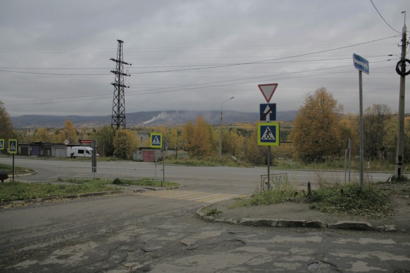 Если разметка не совпадает со знаком, делайте так - коварная ловушка ПДД Alexander Churkin/unsplash