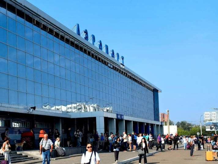 Пьяный пассажир устроил дебош на борту рейса "Иркутск-Москва"  Антон Ерошенко, ИА IrkutskMedia