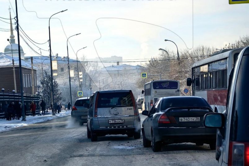 Две Honda столкнулись на улице Чкалова в Иркутске ИА IrkutskMedia