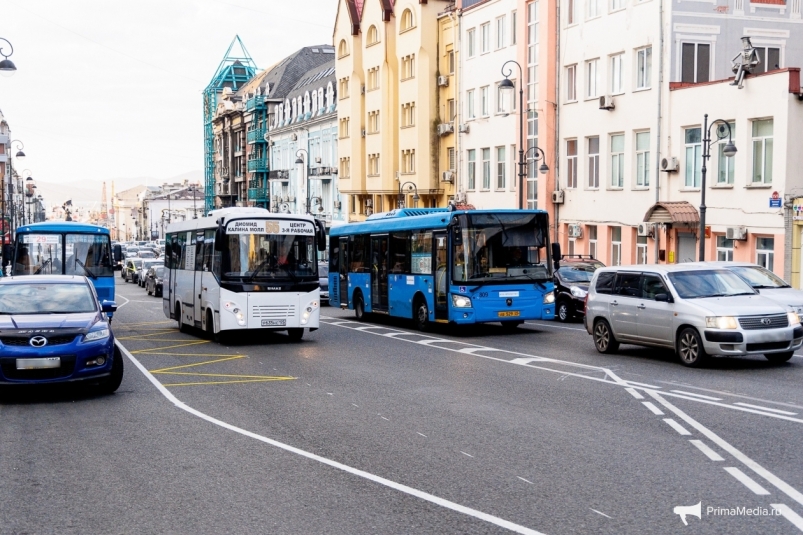 Выделенная полоса на Океанском проспекте ИА PrimaMedia