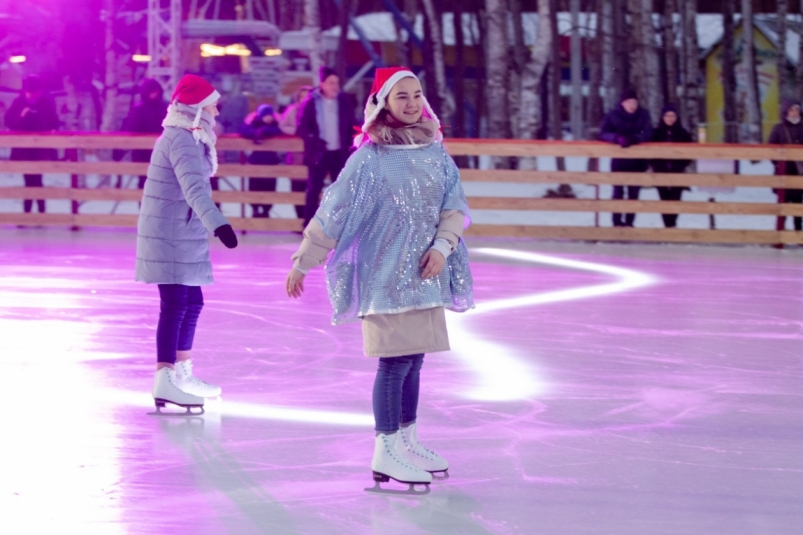 В Южно-Сахалинске начал работу первый открытый каток пресс-служба администрации Южно-Сахалинска