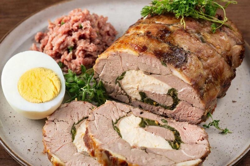 Просто, сытно, вкусно: мясной рулет с яйцом в духовке сгенерировано сервисом "Кандинский" (18+)