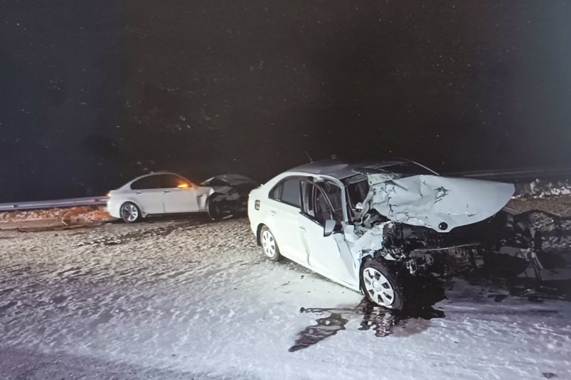 В Бурятии в лобовую столкнулись "БМВ" и "Шкода" ГИБДД по Бурятии