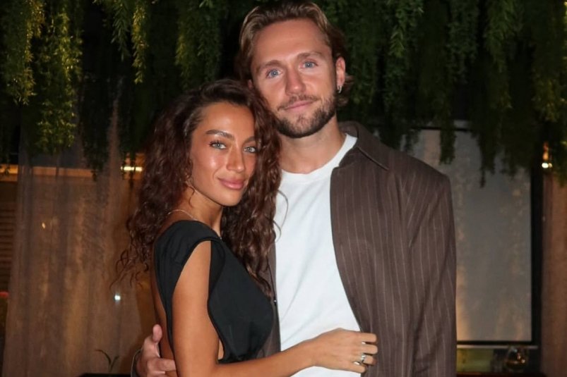 Влад Соколовский с женой соцсети артиста