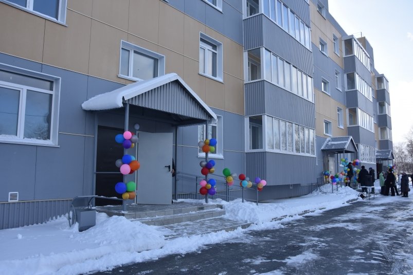 Вручение ключей от новостройки в селе Сокол пресс-служба администрации Долинского муниципального округа