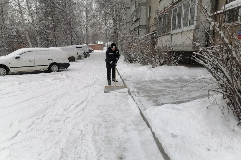 900 дворников и 20 машин привлекли к уборке снега на придомовых территориях Иркутска Пресс-служба администрации города