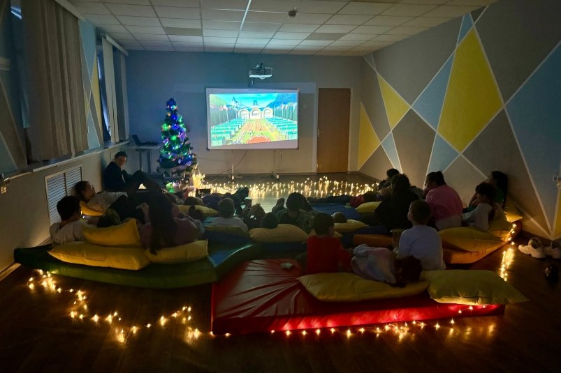Волонтеры Северо-Восточного отделения Сбербанка организовали предновогодний кинопоказ для воспитанников Магаданской областной школы-интерната пресс-служба Сбербанка