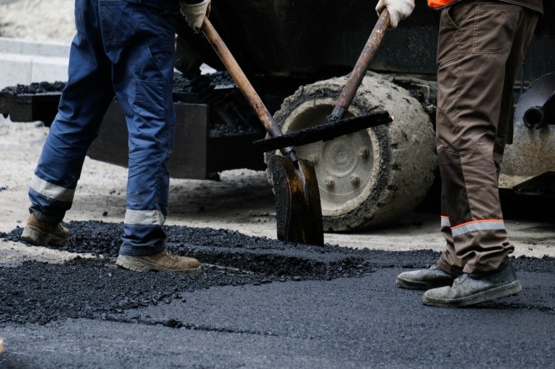 Дорожные работы, асфальтирование, асфальт Денис Таушканов, ИА SakhalinMedia